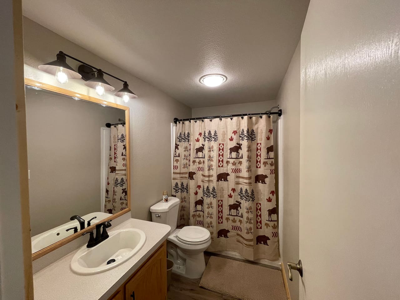 Main Guest Bathroom