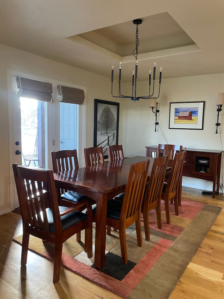 Dining Room (Seats 8)