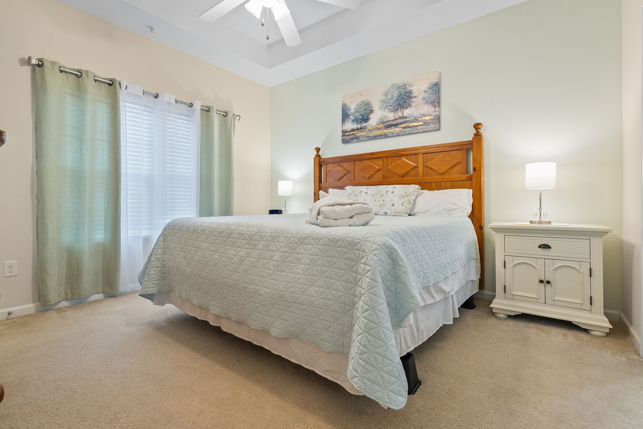 Master Bedroom with Queen Bed & Ensuite Bathroom