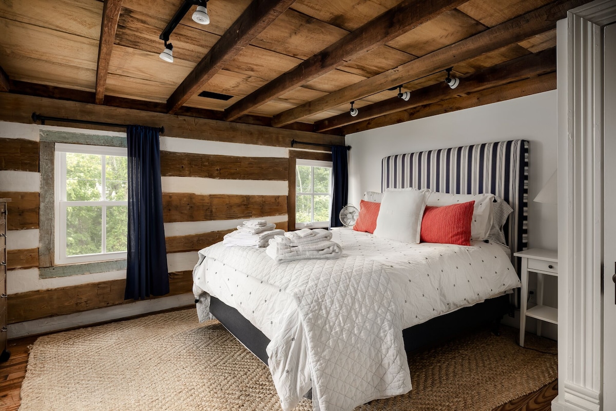 Bedroom 3, queen bed, mountain views