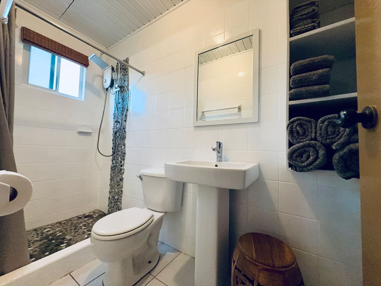 This bathroom is shared with bedroom 1 & 2.   Guest staying in bedroom 1 will enter bedroom 2 to access bathroom. 
Guest in bedroom 2  must walk through bedroom 1 to access living room, kitchen and outside. 