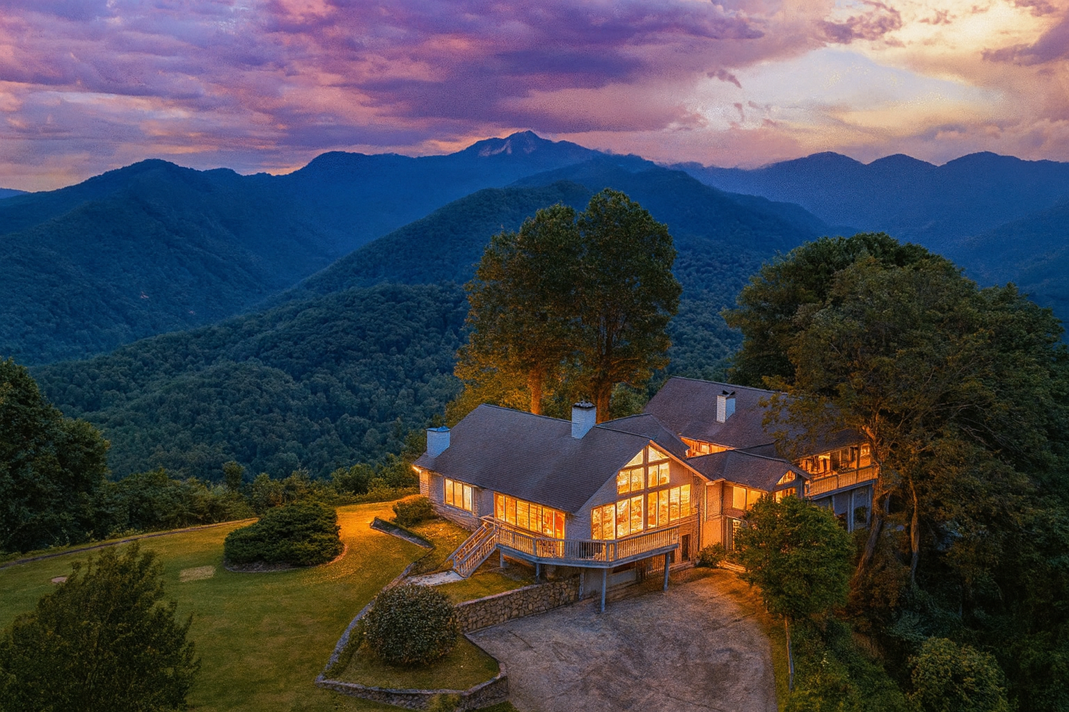 Mountaintop Retreat: Stunning views and warm lights create a magical mountain escape!