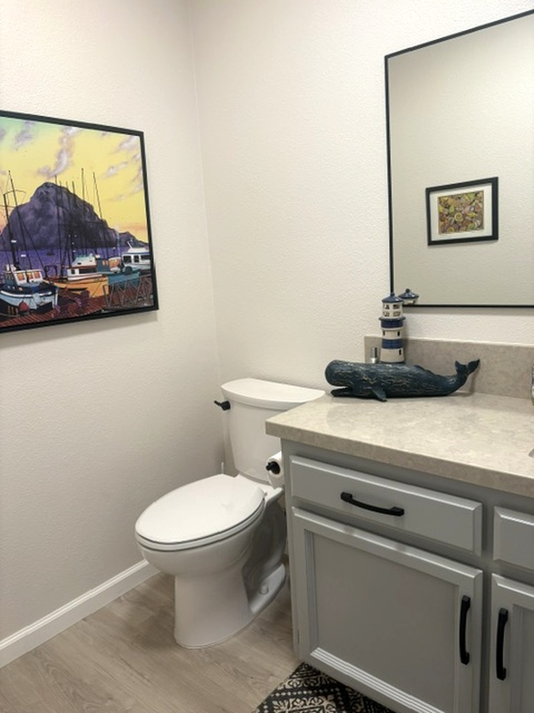 1/2 bathroom (toilet/sink)