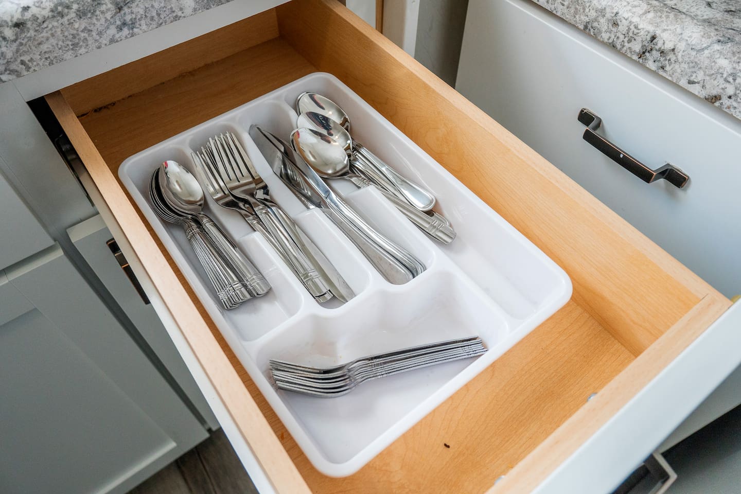 The kitchen includes utensils to suit all your cooking and dining needs.
