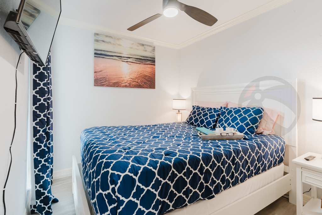 Bright yet cozy bedroom (dark when you need it to be)