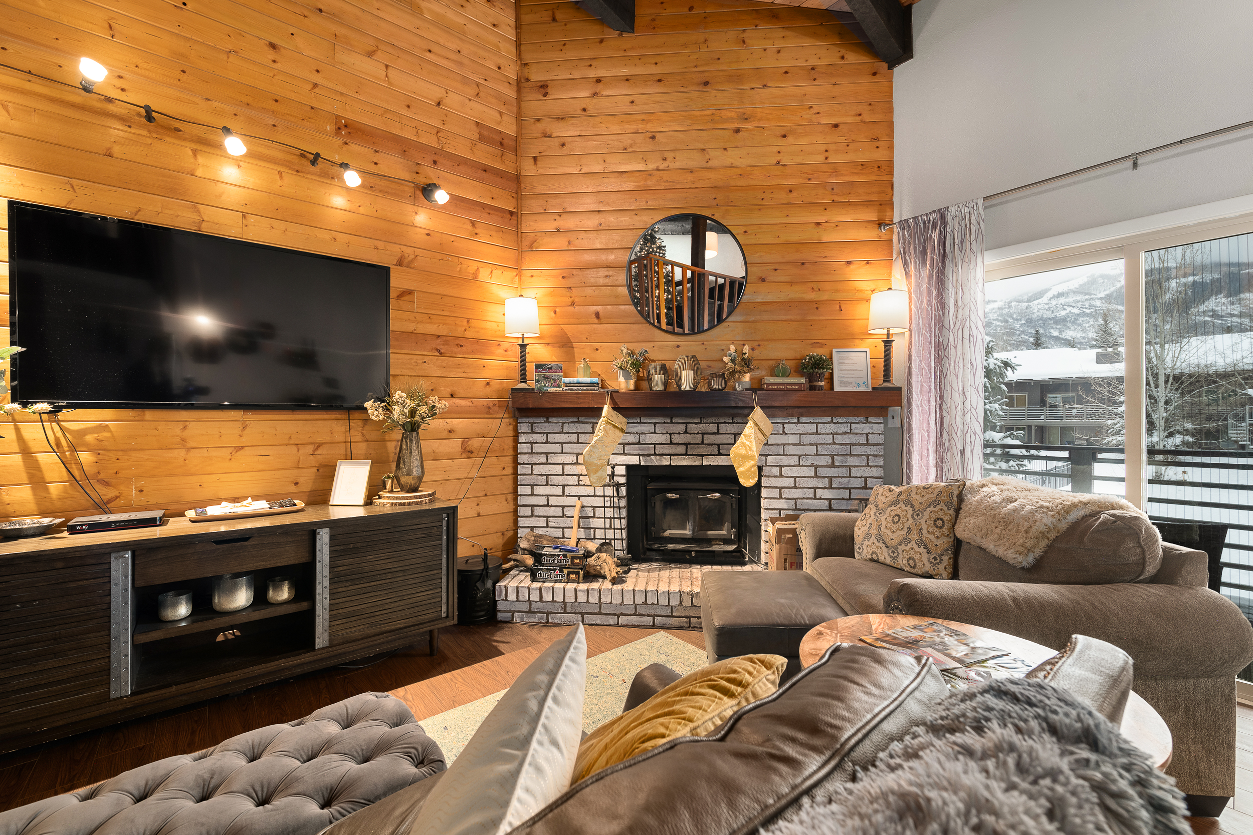 Living Room | Smart Tv | Wood Fireplace