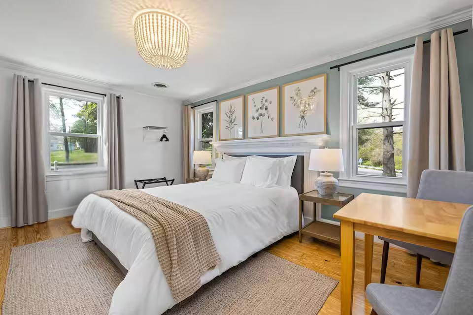 Eucalyptus Suite (Bedroom #2)