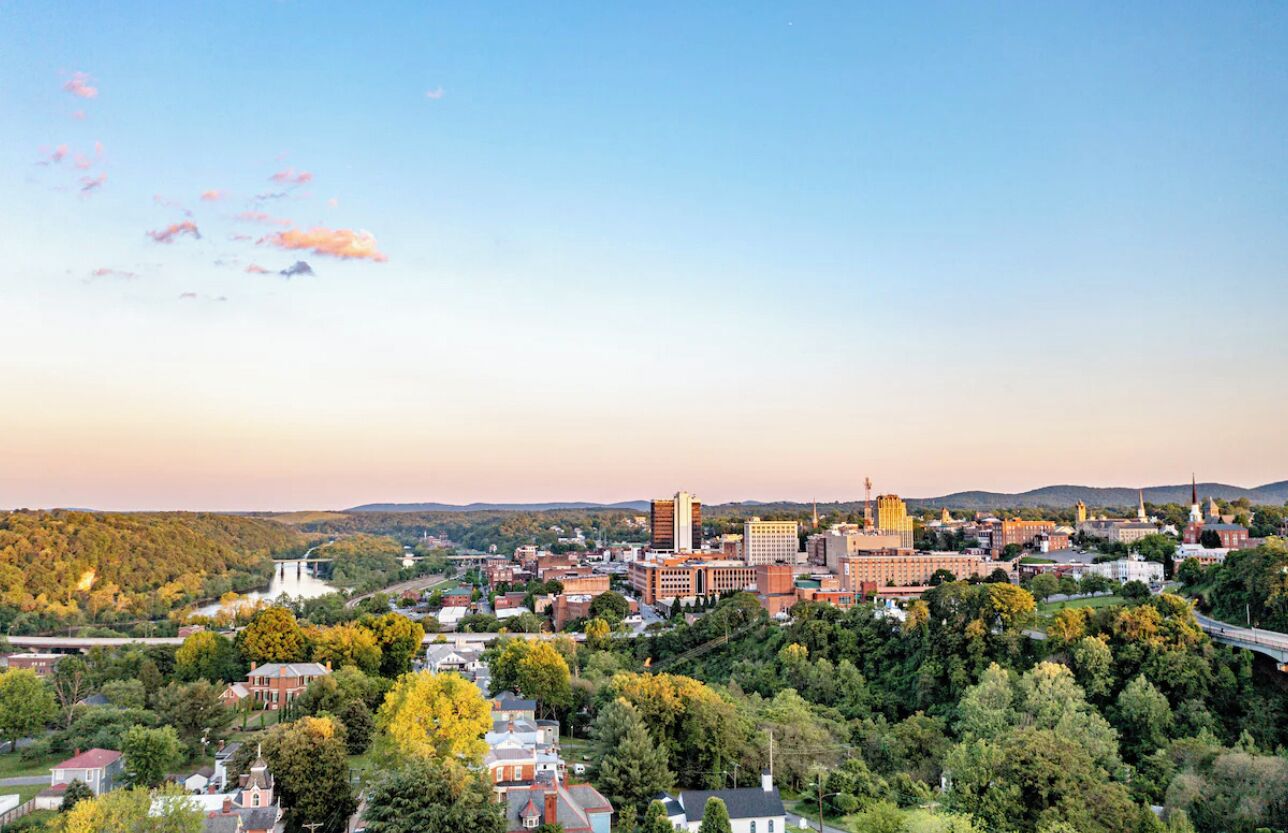 The charming historic city of Lynchburg is only 25 minutes away.
