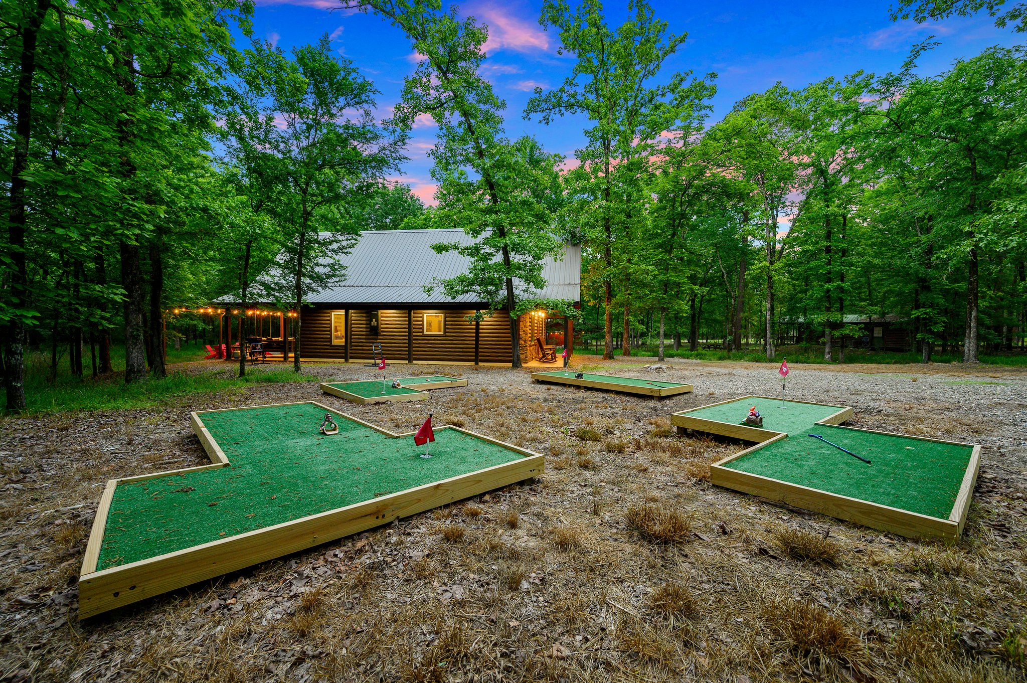 Shared mini golf course beside the neighboring sister cabin.