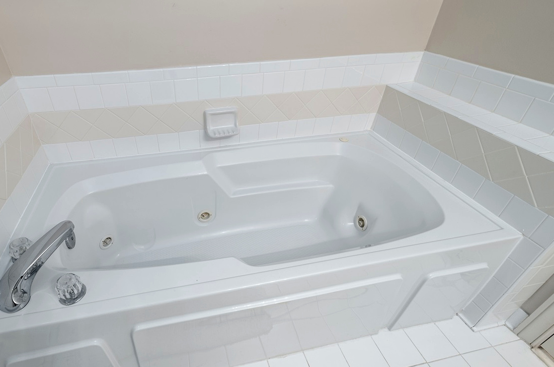 Spa tub in 2nd Bedroom En-Suite