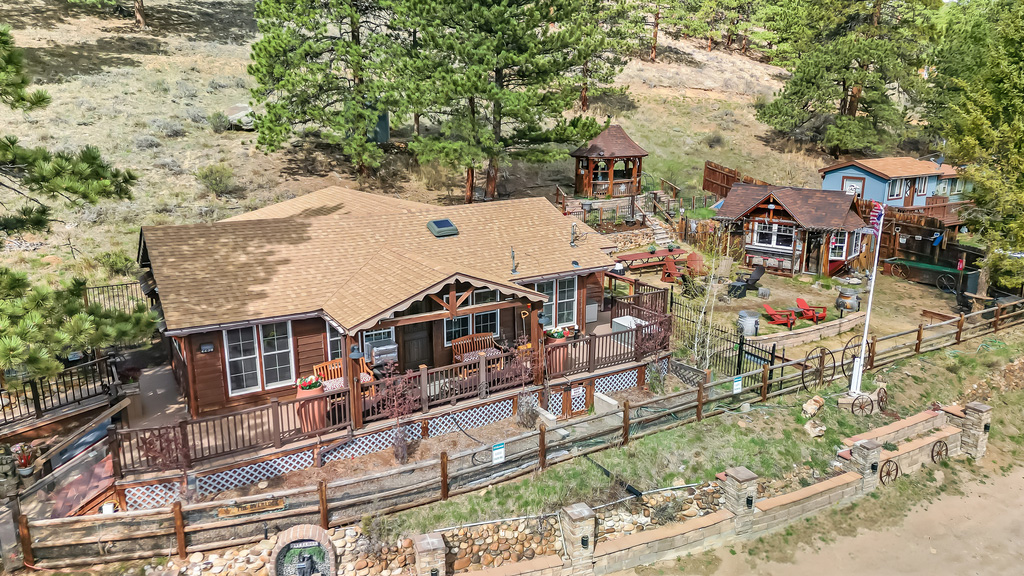 Your peaceful basecamp in Estes Park!