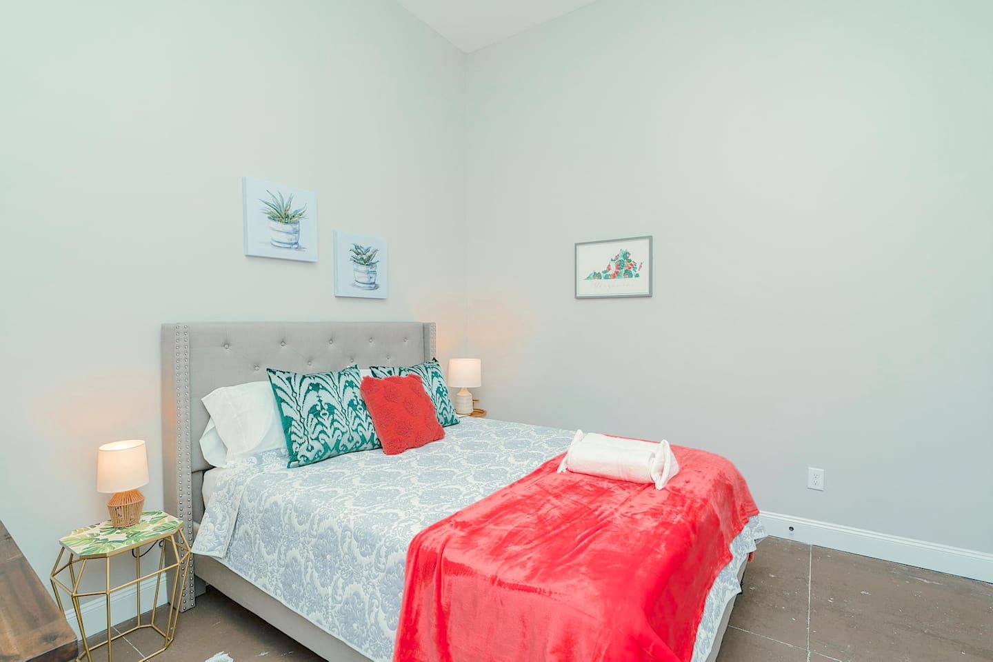 Bedroom with Queen Bed