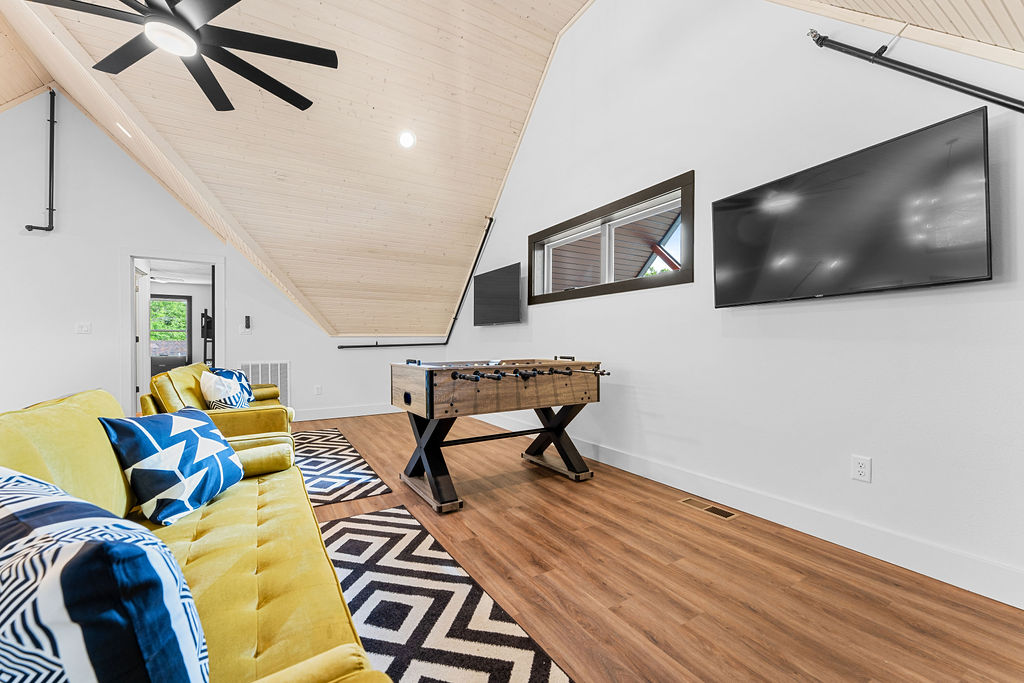 Upstairs game room w/ two TV's