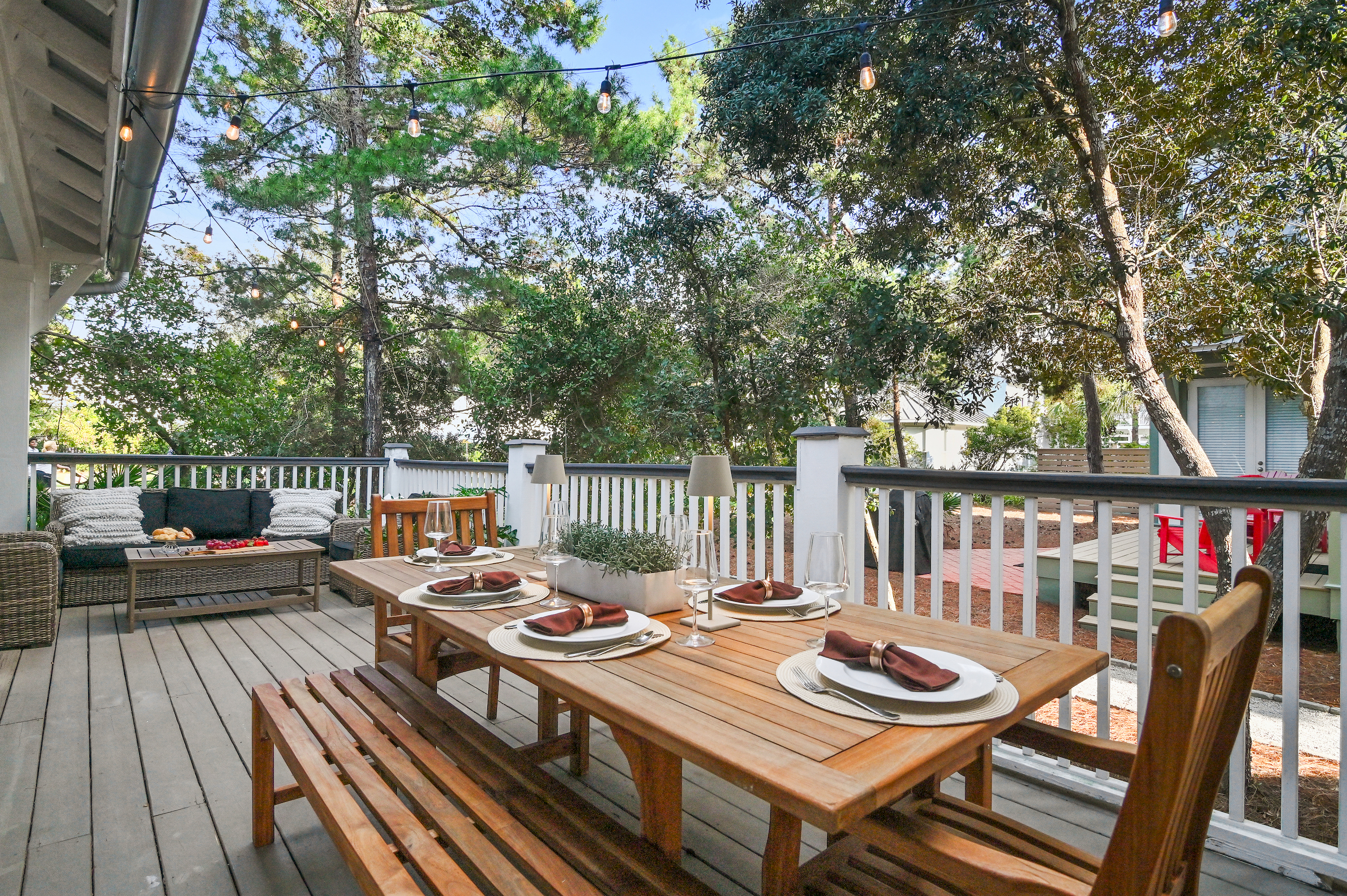 Large outside deck, perfect for morning coffee and afternoon drinks.