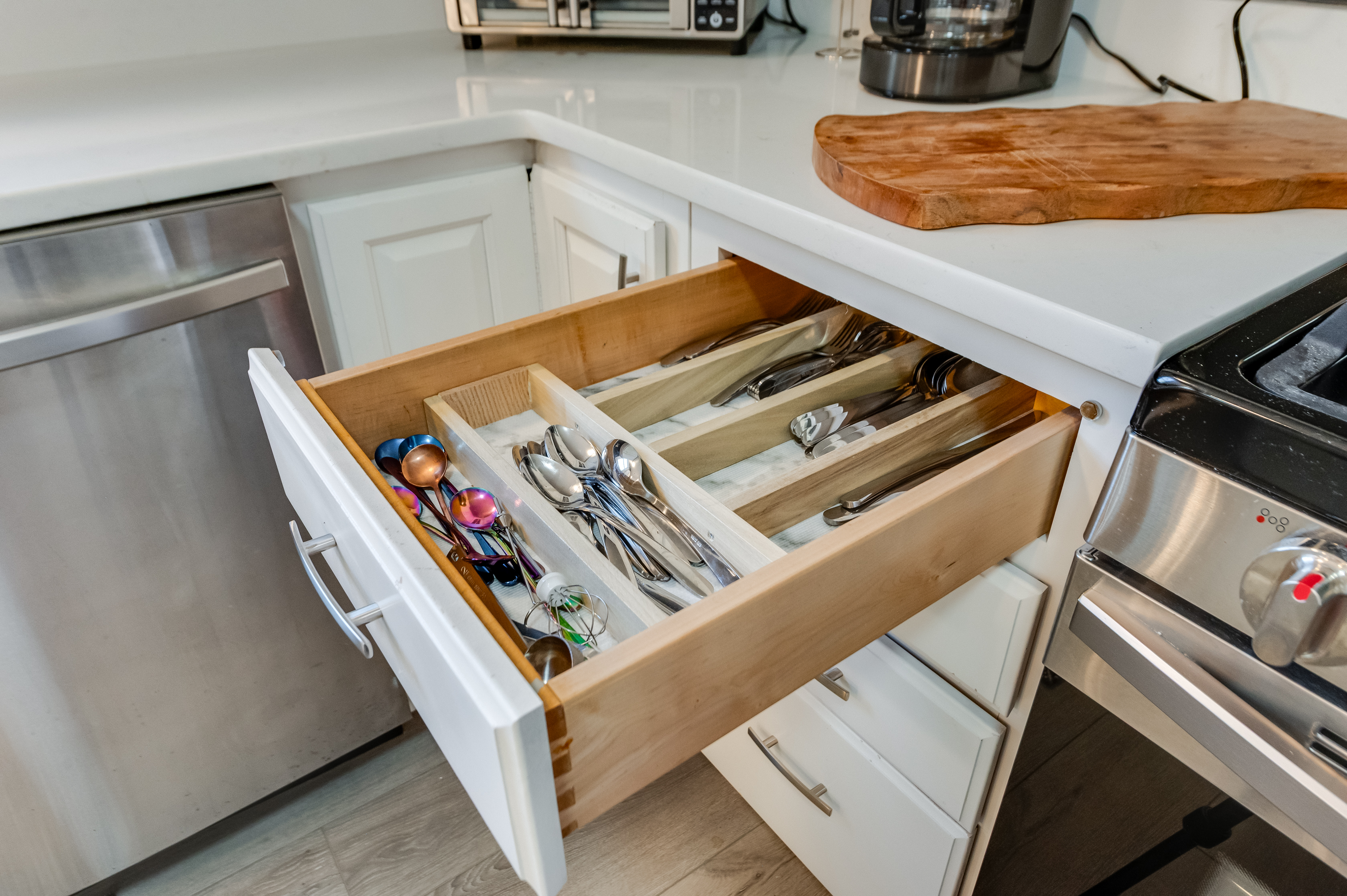 Kitchen: Whip up gourmet meals with quality utensils and modern appliances at your fingertips!