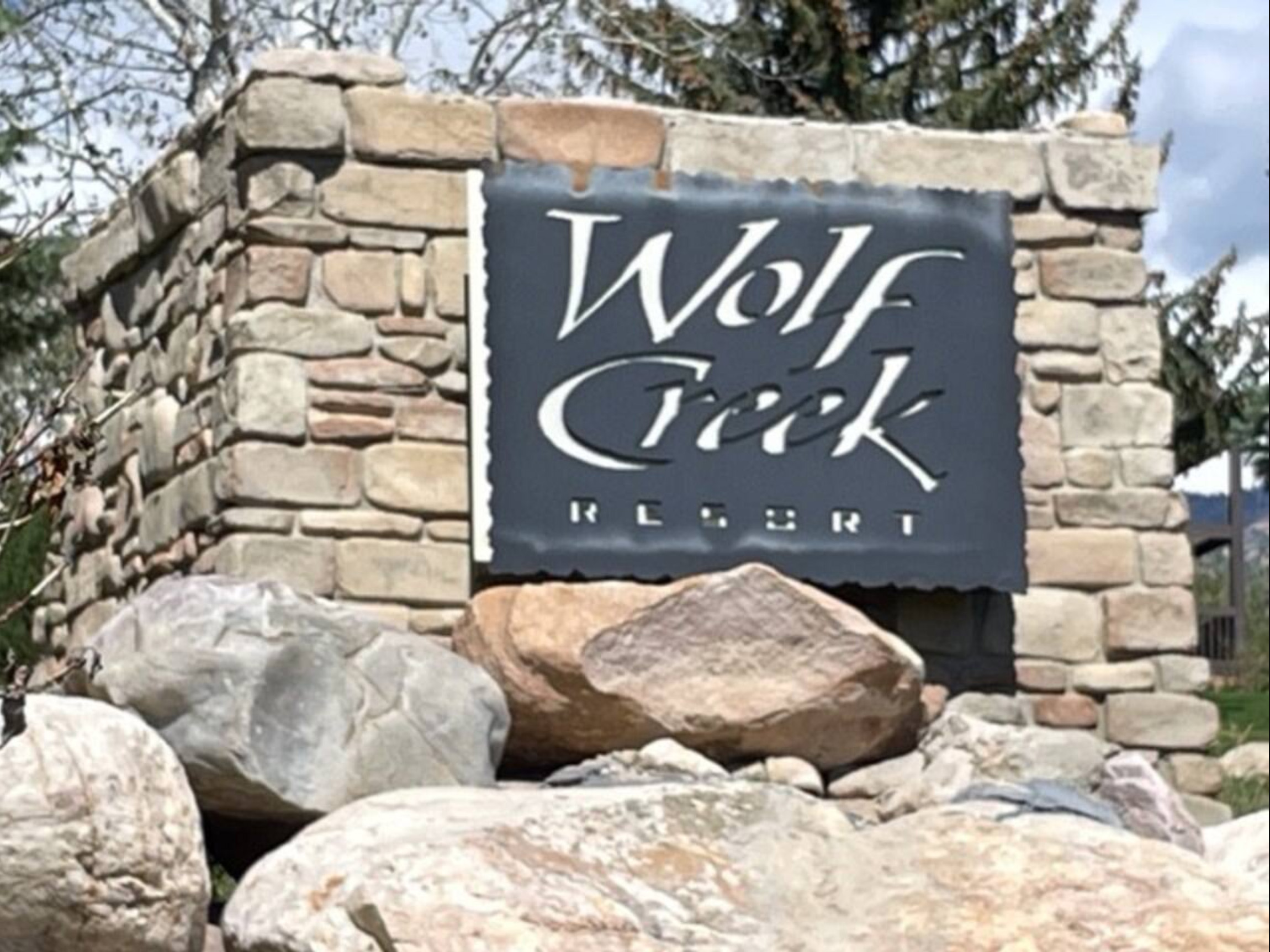 Wolf Creek Lodge Entrance