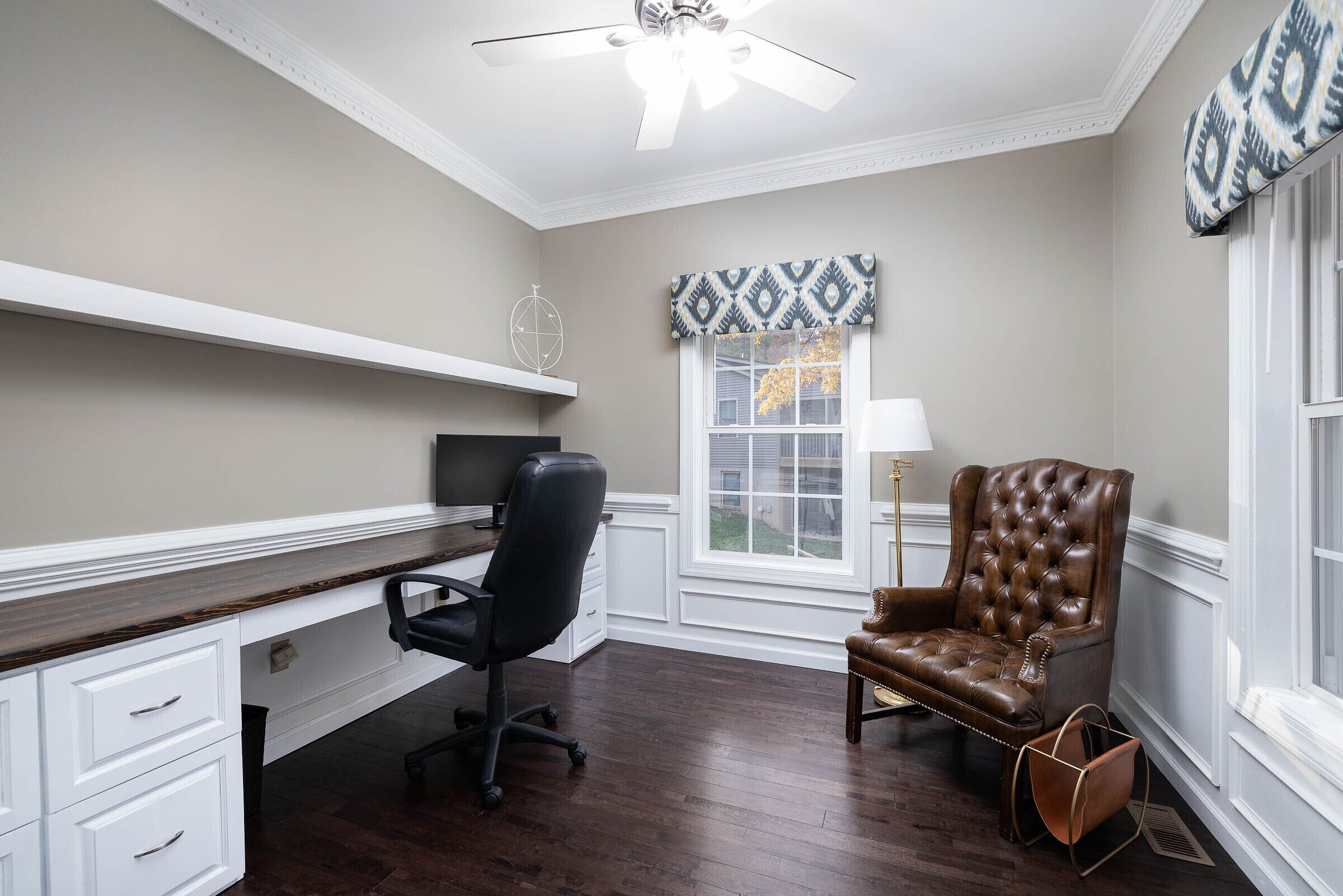 office w/monitor