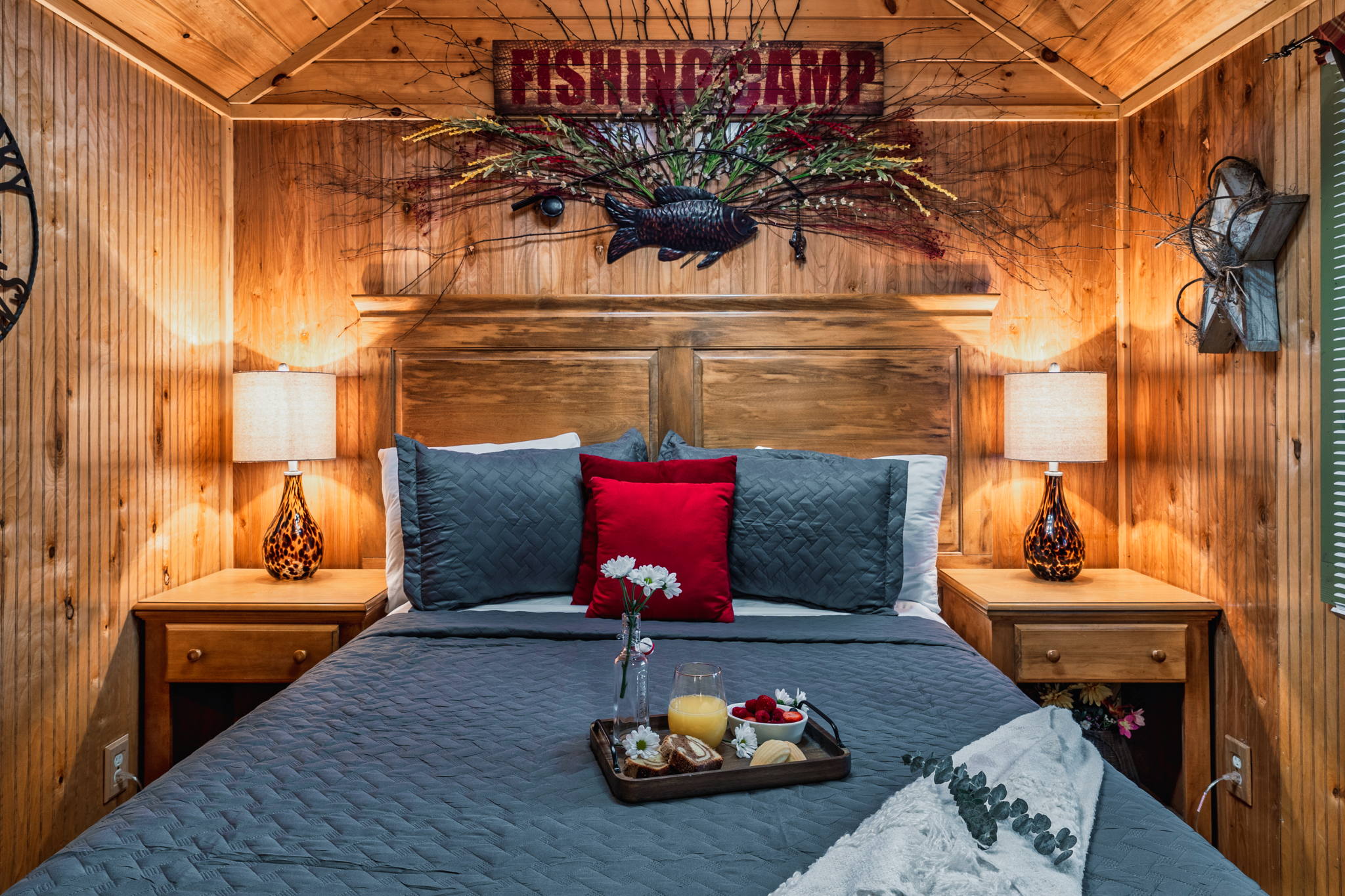 Bedroom (queen bed) on main floor. Sleeps 2