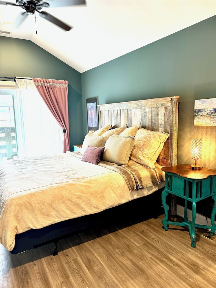 King bed with en suite bath and balcony