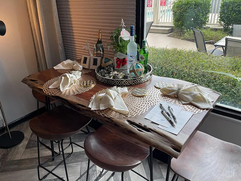 Dining area with seating for 4