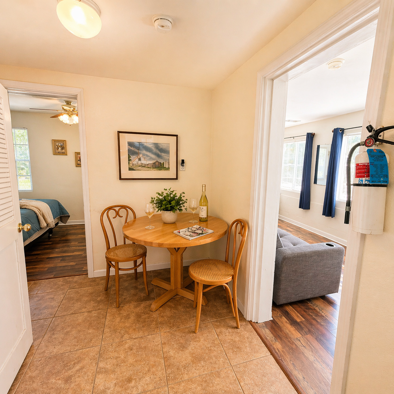 Bungalow #6 Dining area