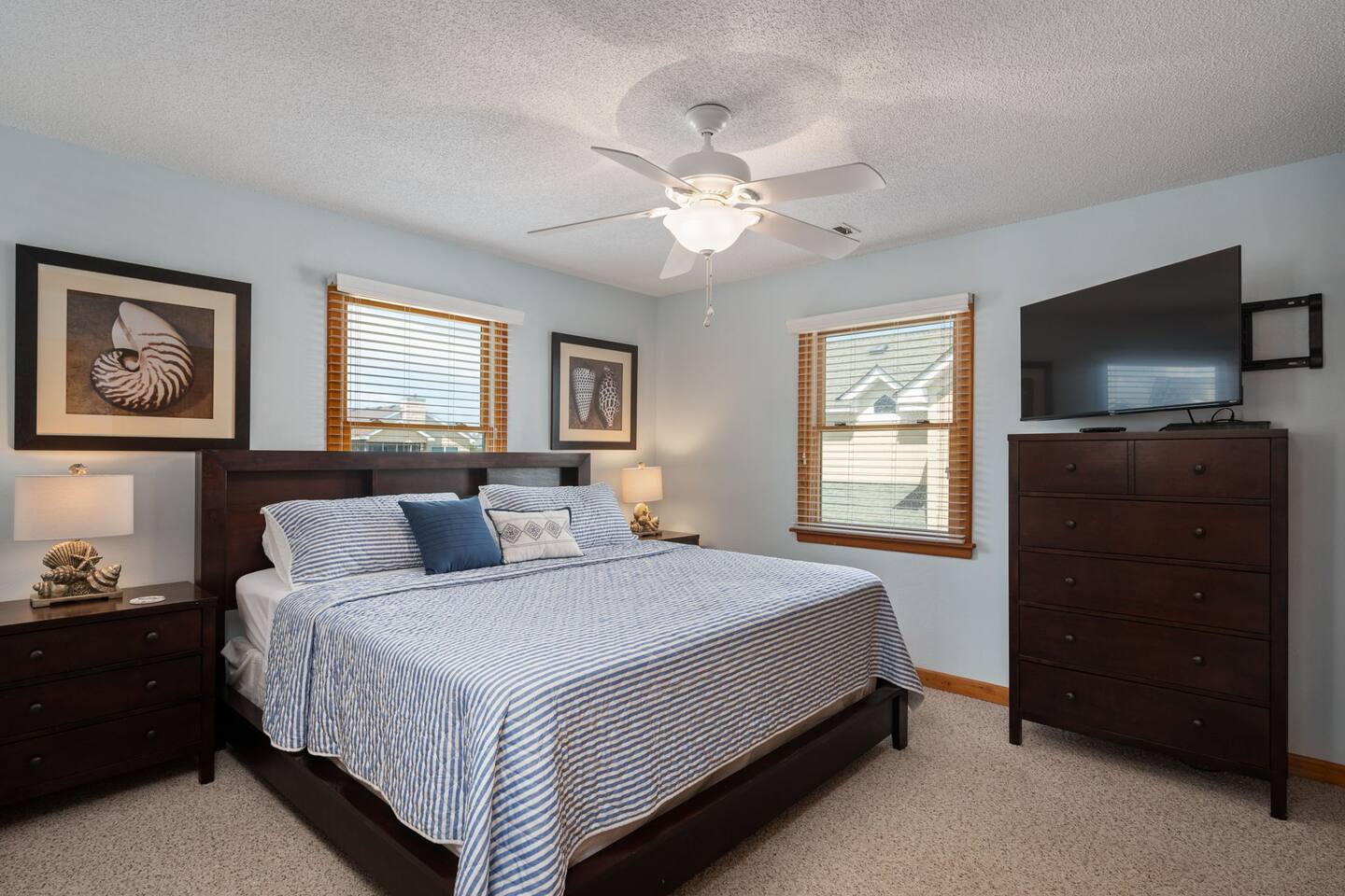 Third floor Master Suite w/ ensuite bath