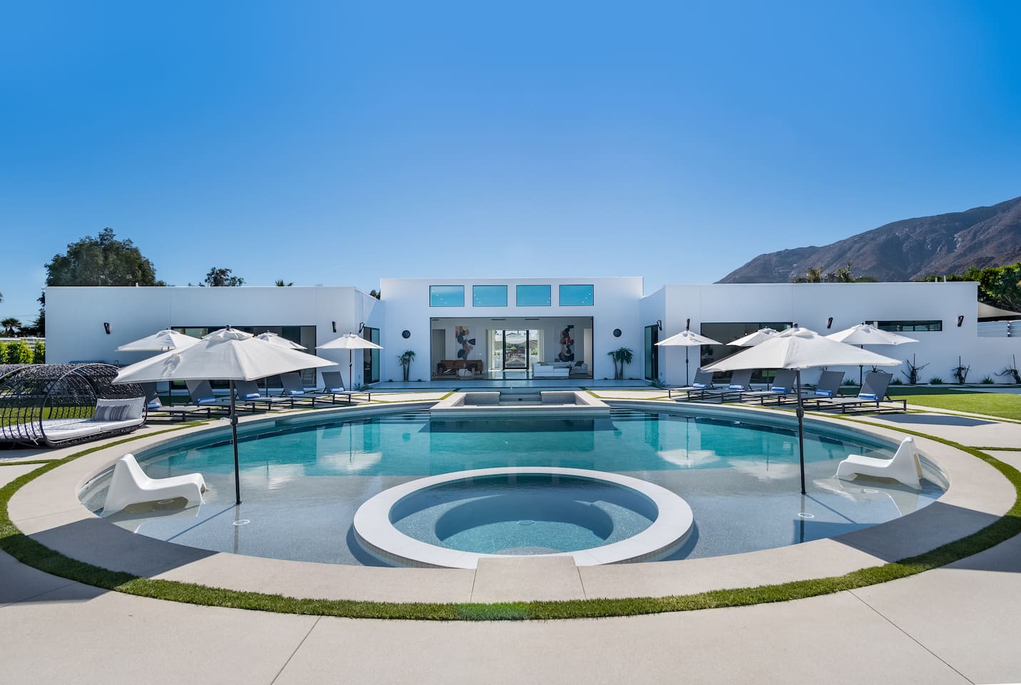 Large round pool with baja shelf and submerged hot tub