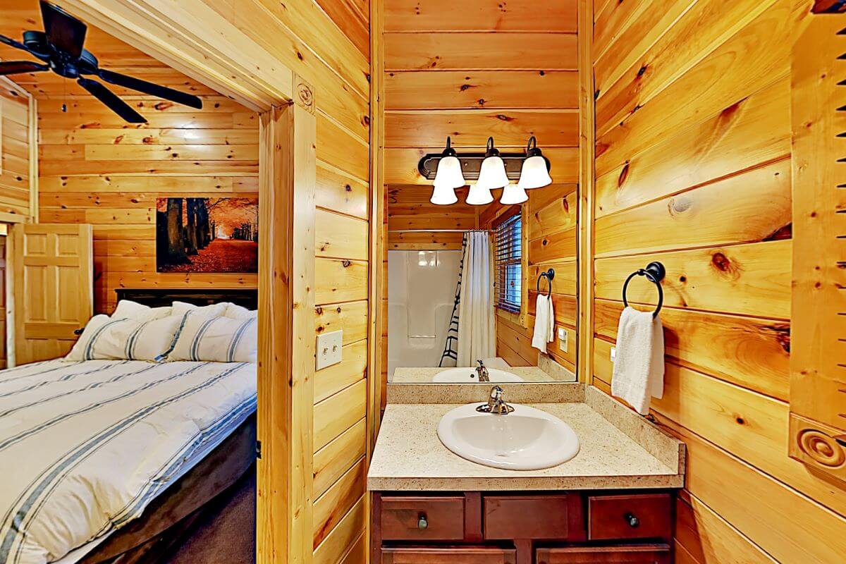 Full bathroom en-suite. This bathroom provides more elbow room than the others.