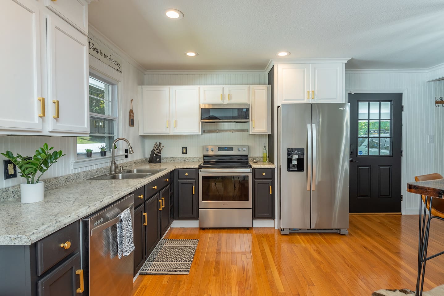 Full operating kitchen- w dishes, pans, utensils, corkscrew, stemless acrylic wine glasses, plastic tumblers for outdoors, blender, toaster, 