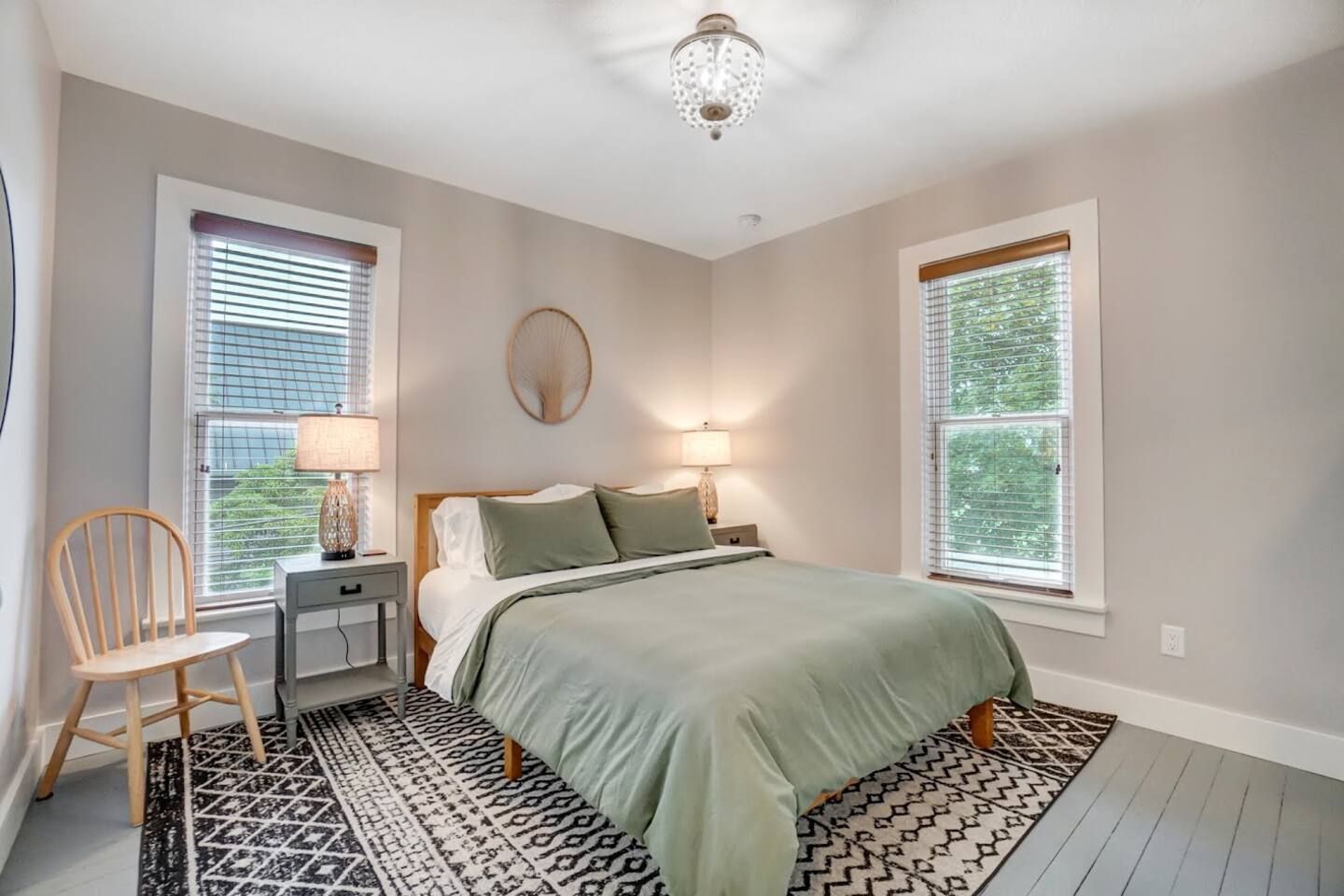 Bedroom 2 (Queen)