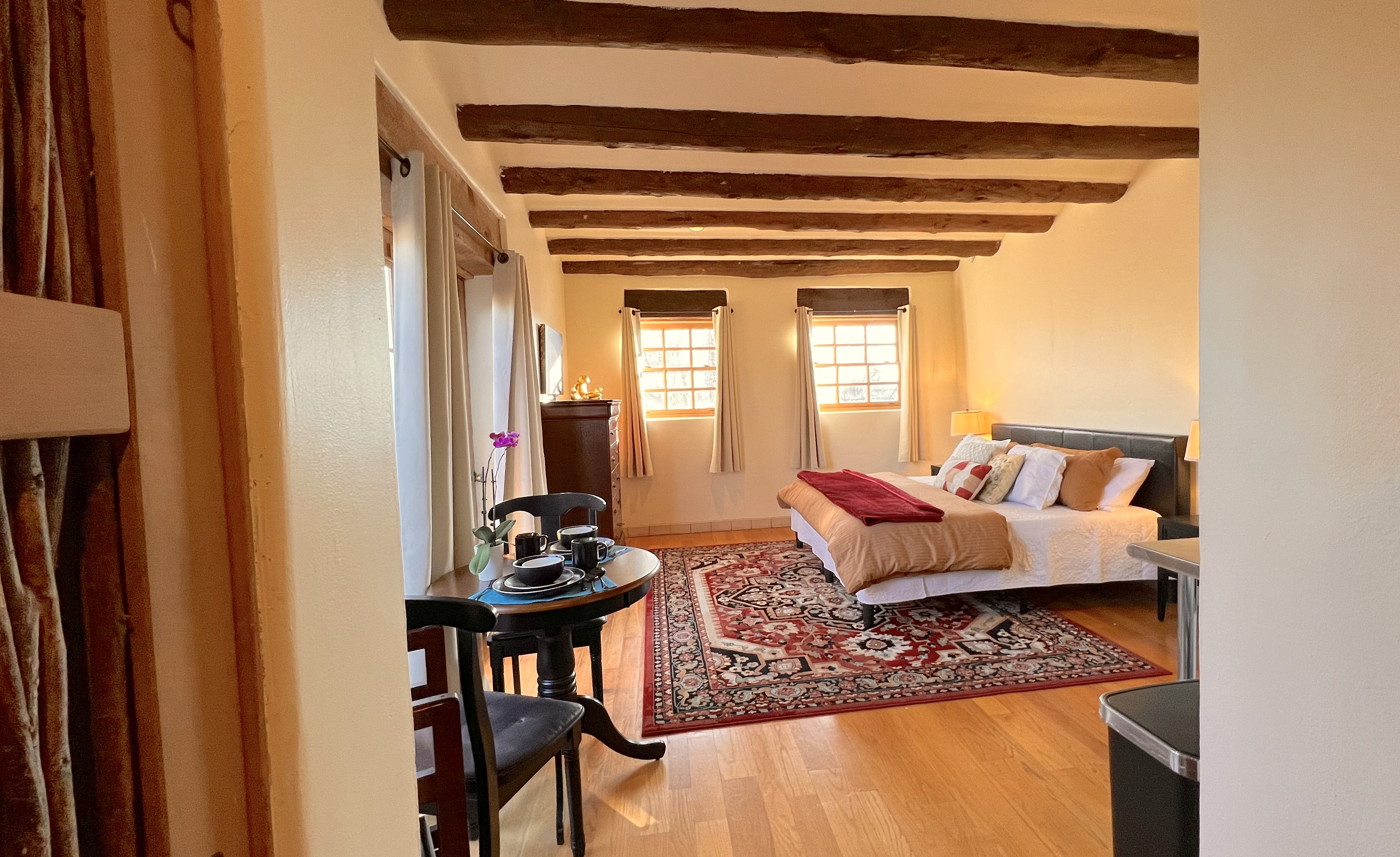 Pueblo #5 "Nambe" Suite - Sunrise views + 20 Minutes to Santa Fe in Lamy, NM