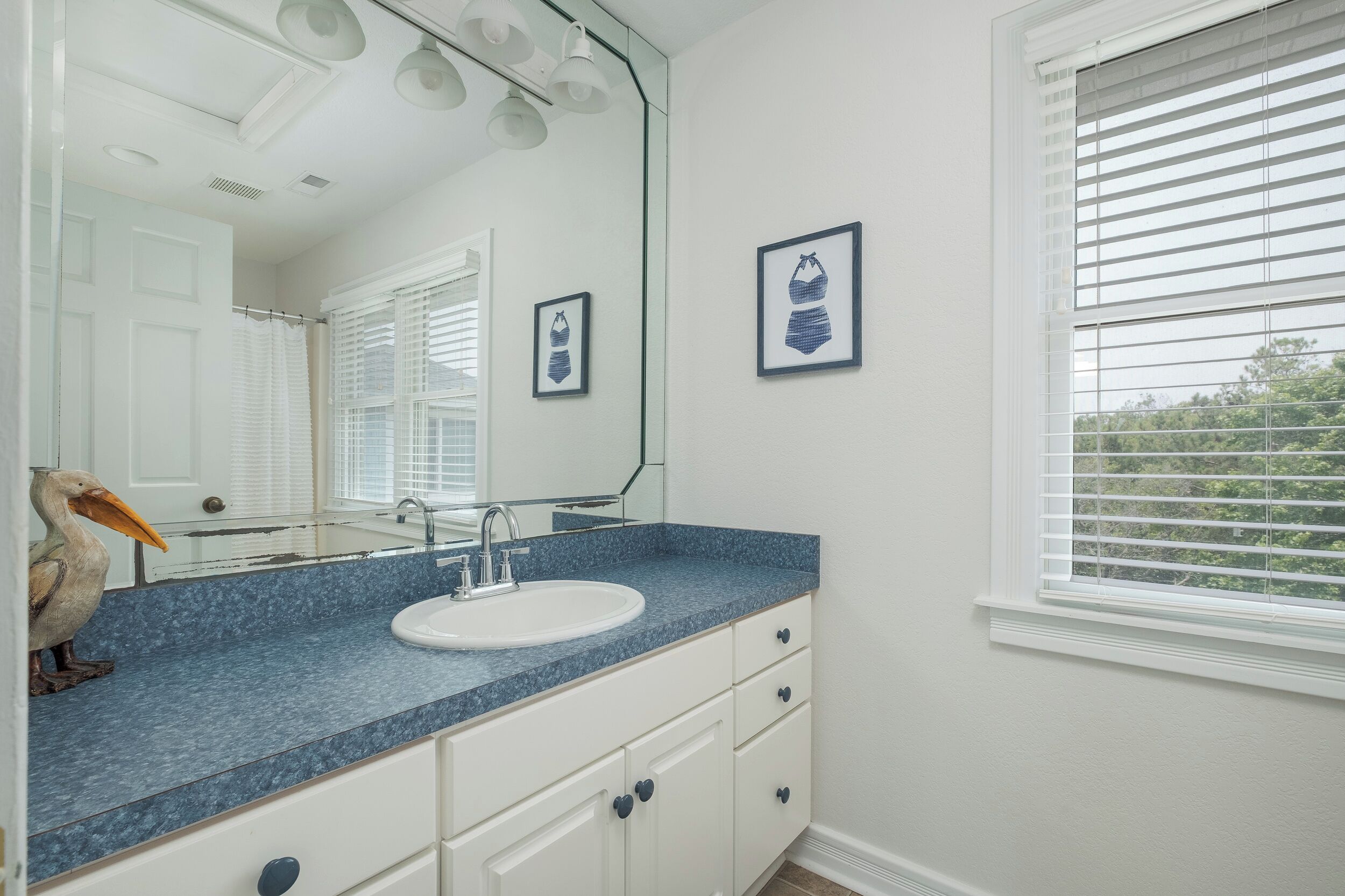3rd fl king br Ensuite Full bathroom!
