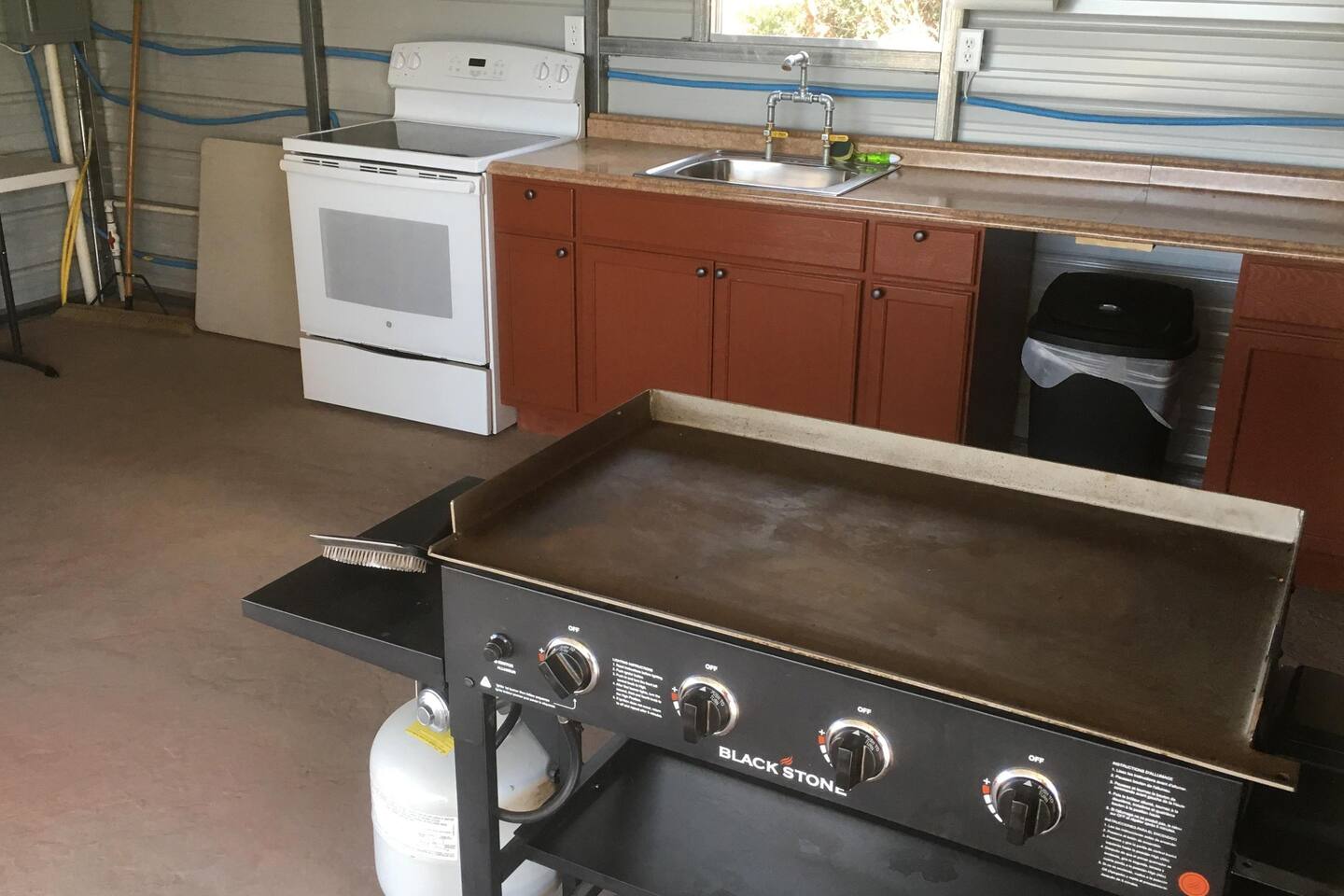 Large Kitchen in Pavilion