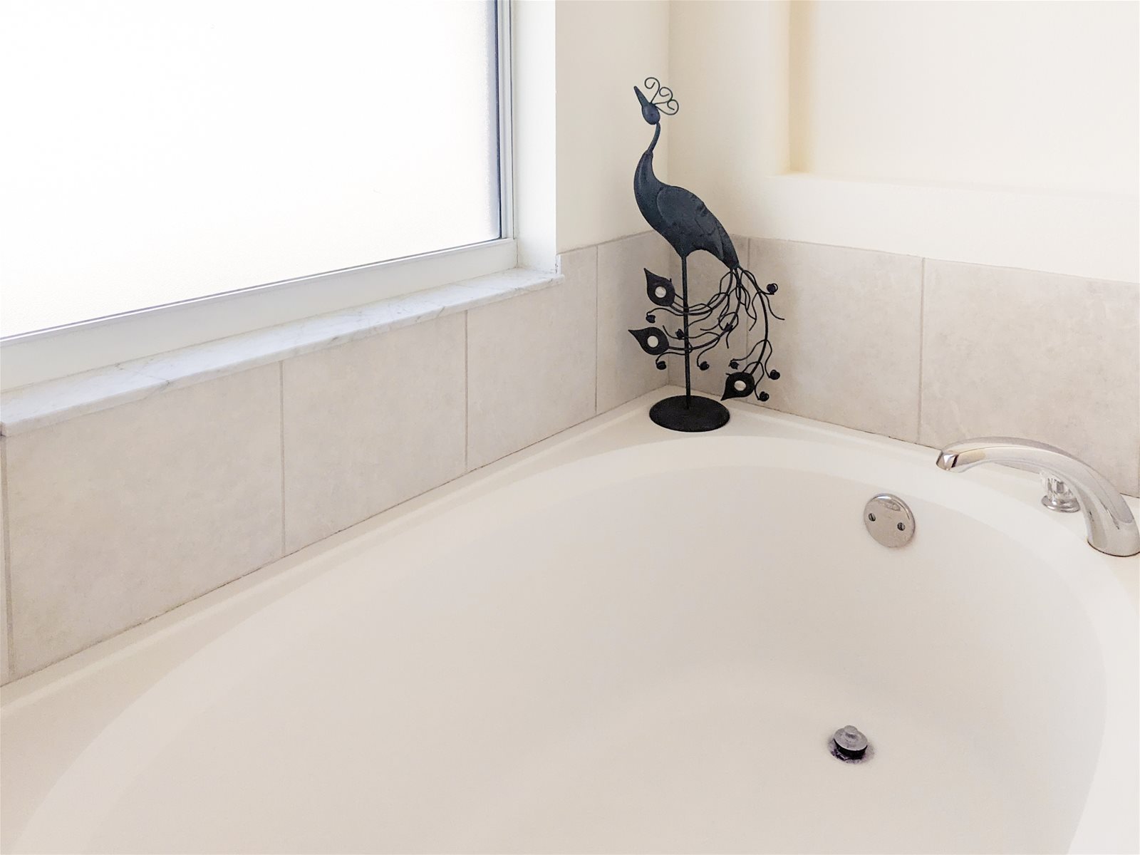 Spacious soaking tub