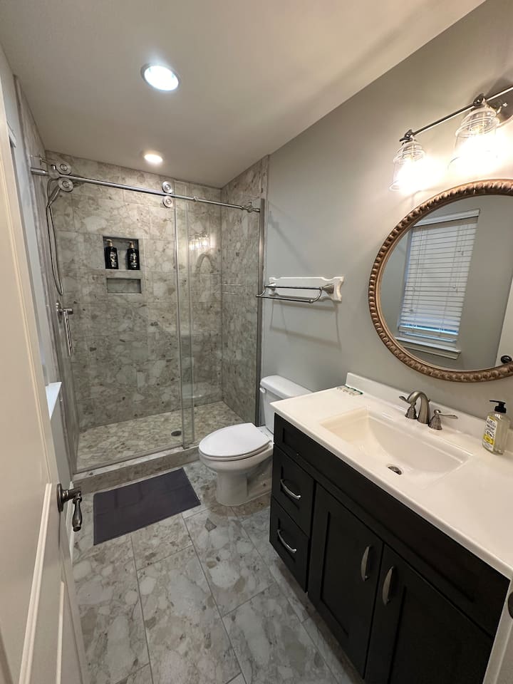 Ensuite bath in 2nd bedroom on 2nd level
