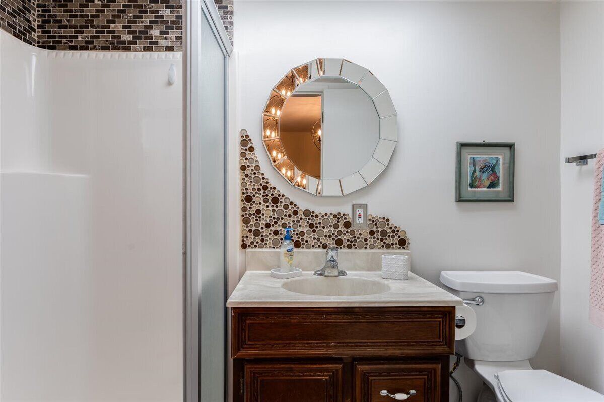 Downstairs - guest bathroom - en suite