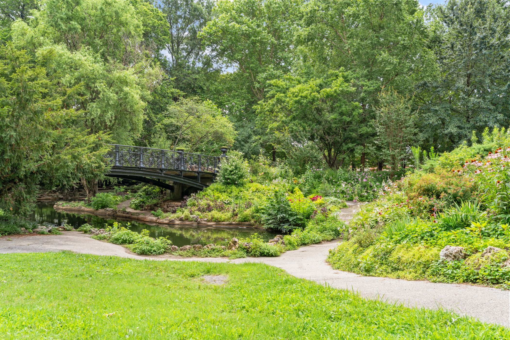 Lafayette Park is less than one mile from Gateway Retreat. The park's 30 acres boast walking trails, ponds with ducks and swans, a playground, and more. Surrounded by the quaint Lafayette Square neighborhood with restaurants and historic homes.