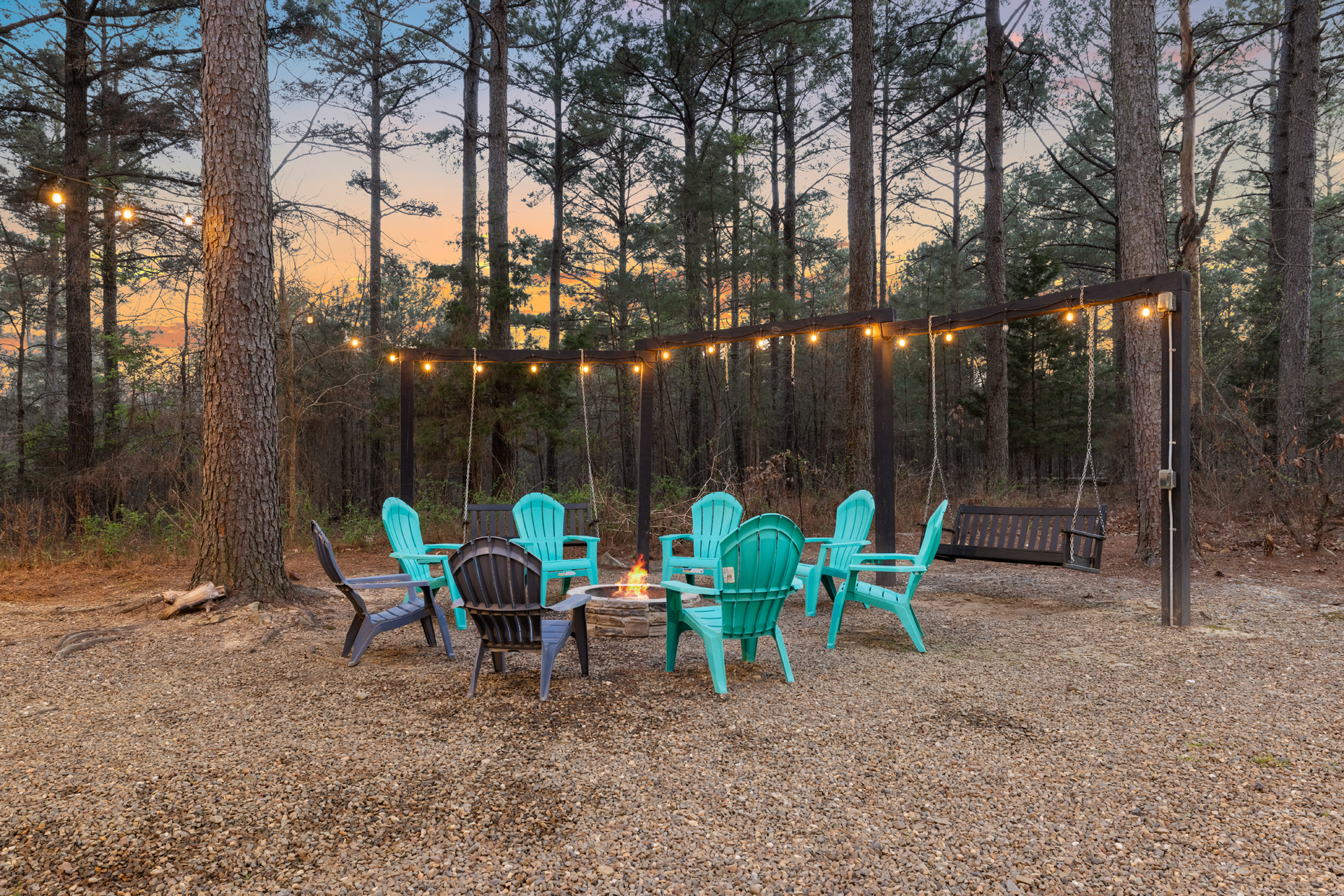 Sweet moments await. Gather around the firepit for classic s’mores and cozy memories under the stars with our complimentary s’mores starter set. These are the memories guests love most.