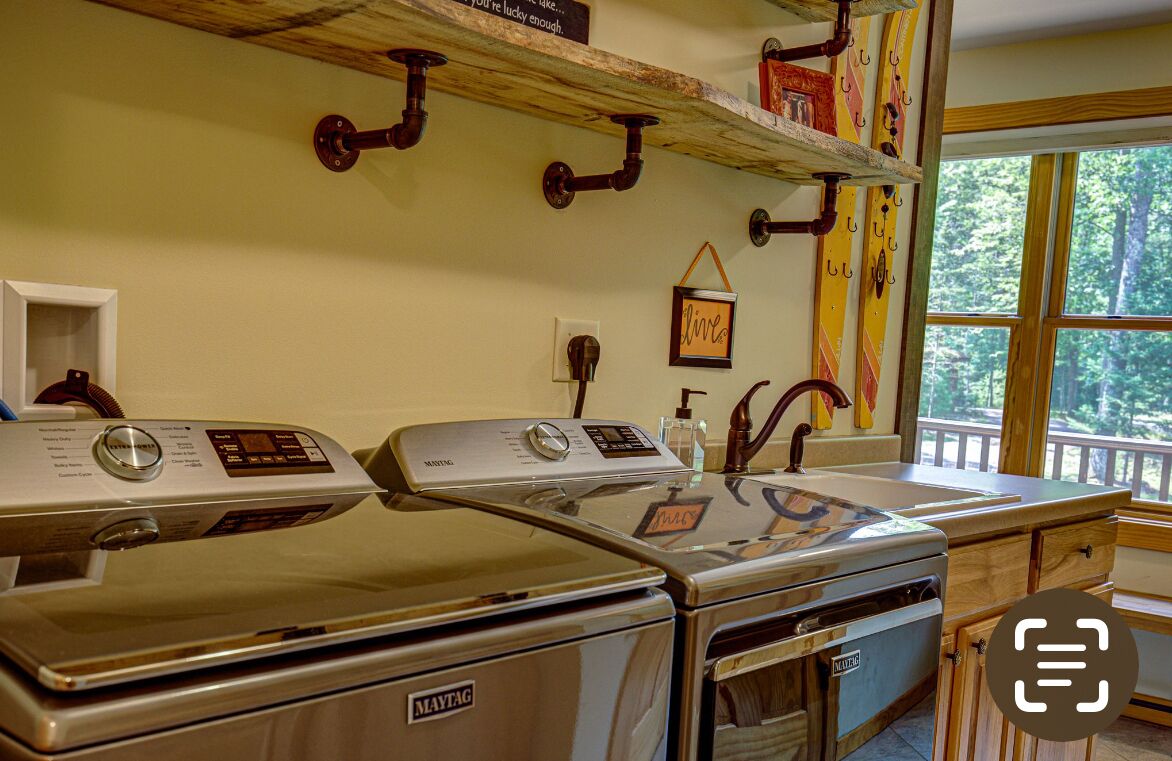 Full size washer/dryer and mudroom