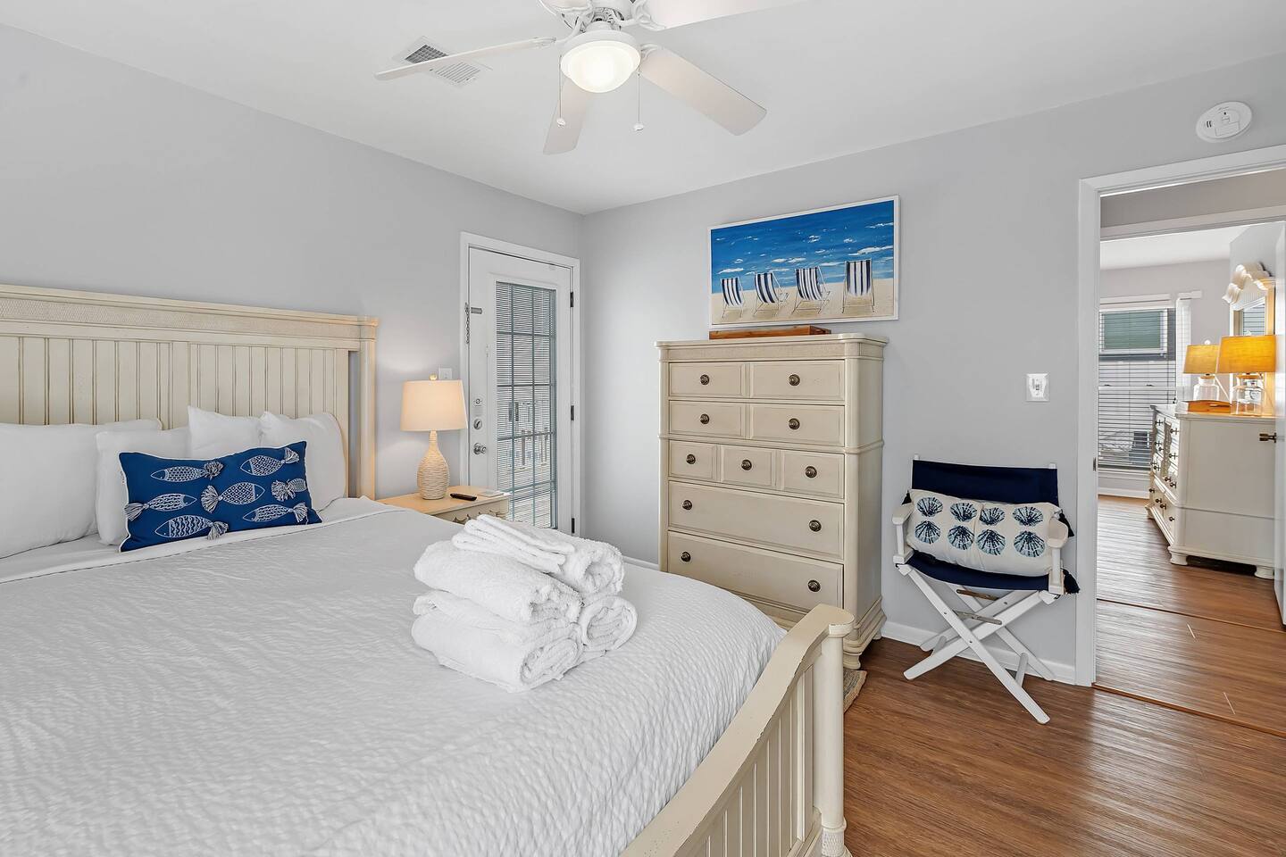 Queen room