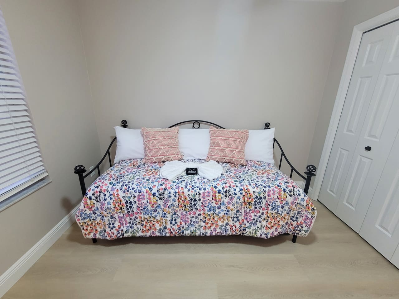 Twin daybed with a twin trundle!