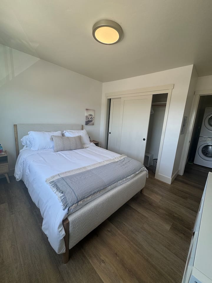 2nd Bedroom Queen bed