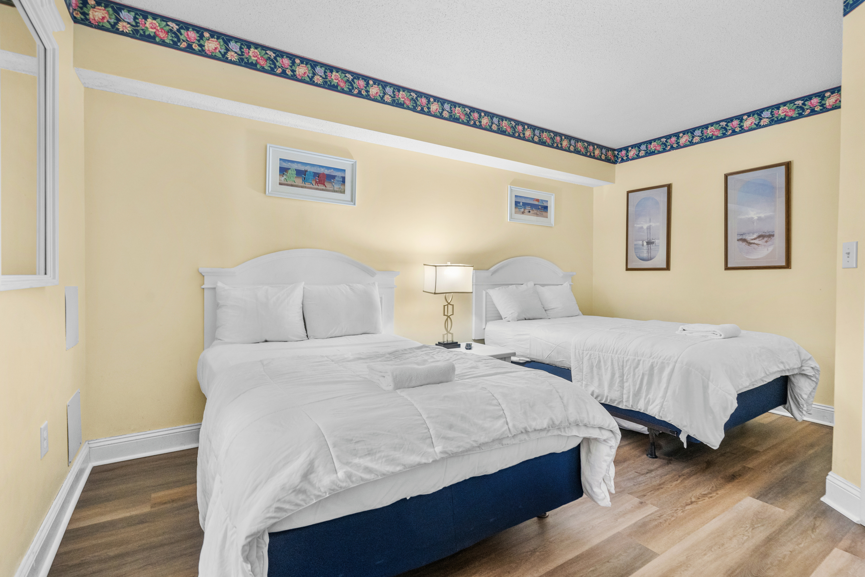 2nd Bedroom with 2 Full Beds