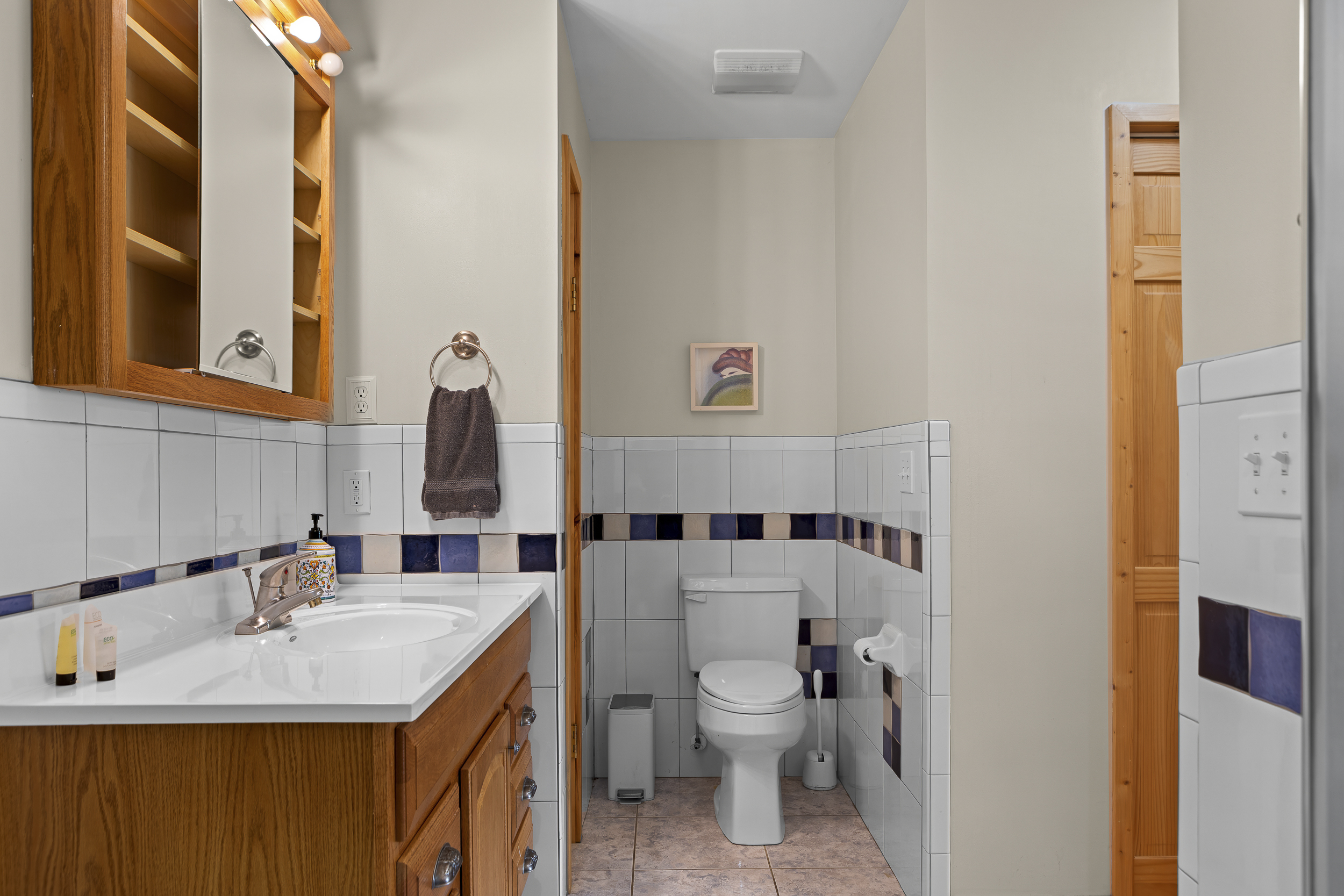 Full Bathroom 2: Bright tiles and elegant fixtures create a refreshing space for your getaway!