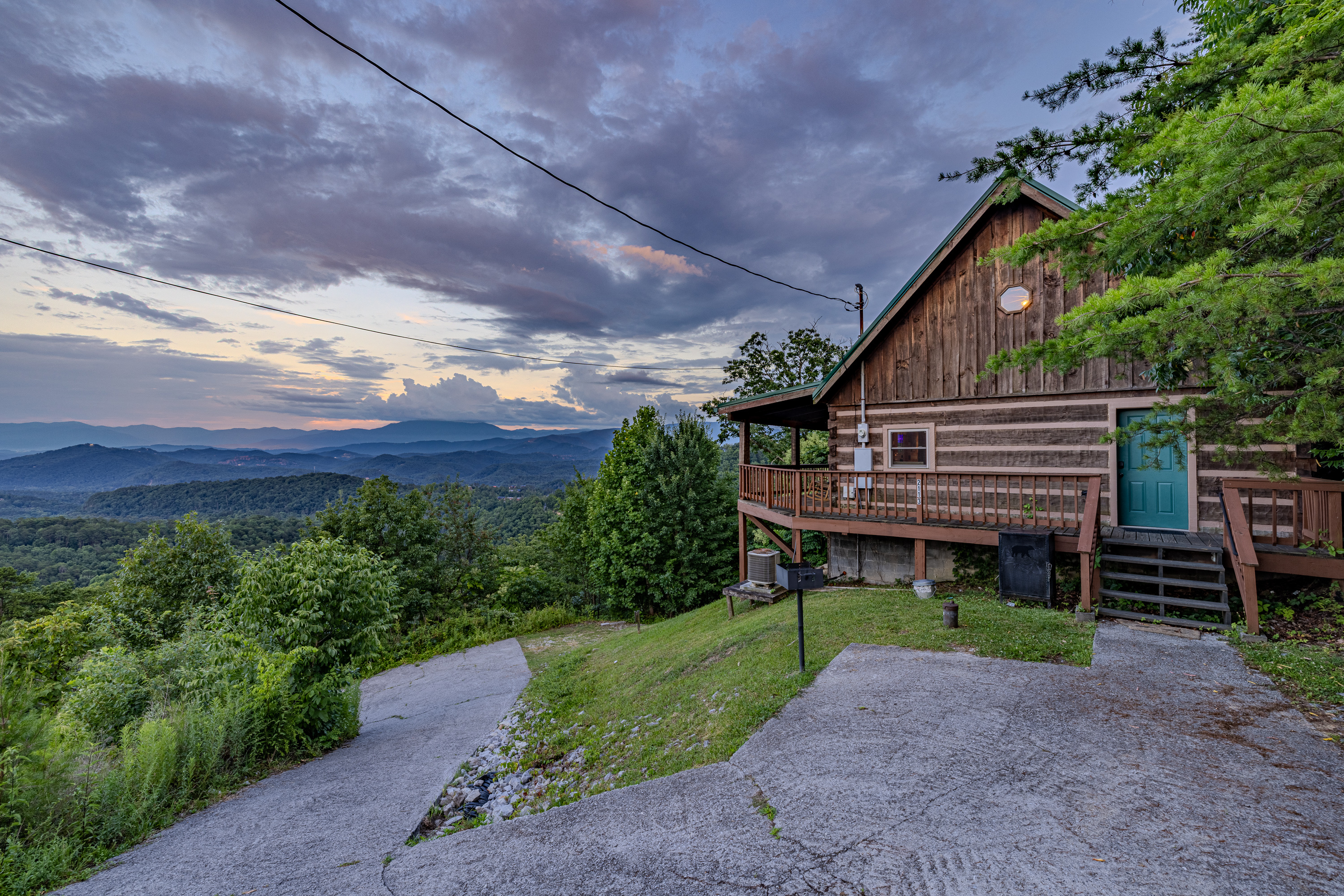 Plenty of space with mountain views waiting outside