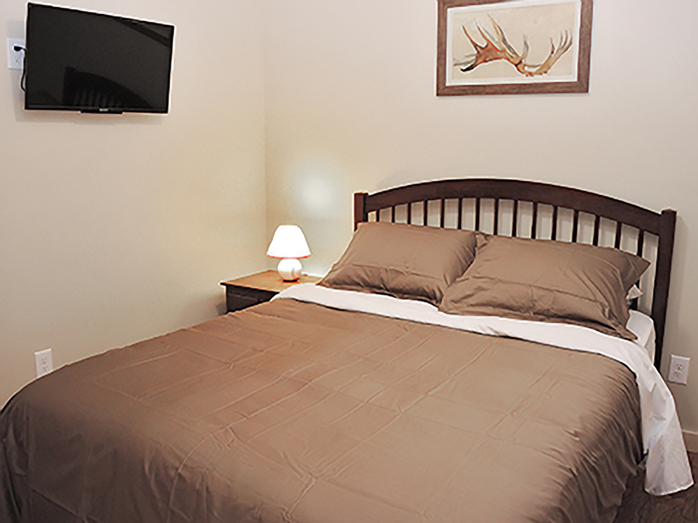Queen Bedroom