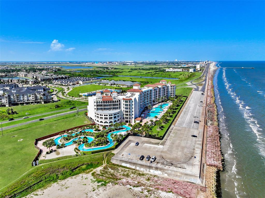 Located at the historic Seawall and the beach!  The best of both worlds!
