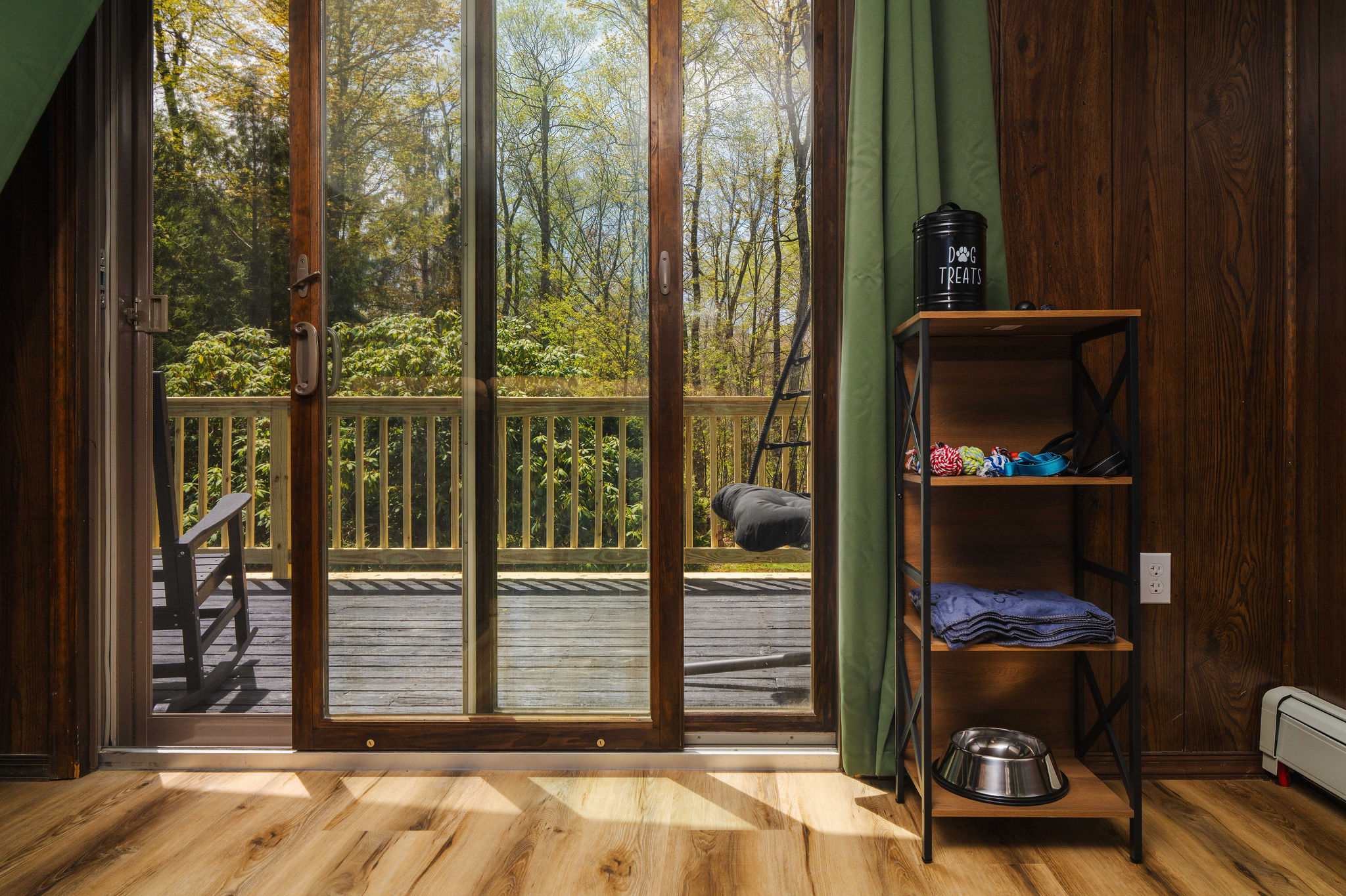 🌳 Floor-to-ceiling forest views from the main living space.