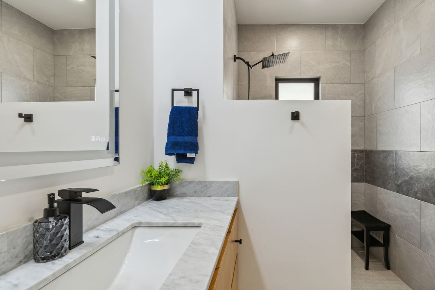 Guest bath with shower stool