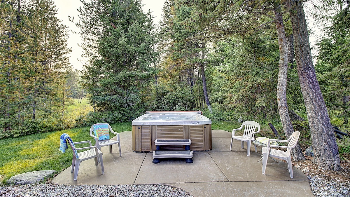 Hot tub for relaxation after a fun day in Whitefish